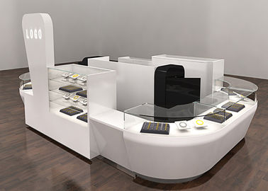 Curved White Coating Kiosk Perhiasan Tampilan Showcase Desain 3D Profesional