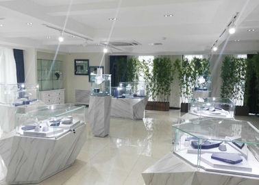 Kayu Perhiasan Showroom Display Cases Fashion Bentuk Berlian Dengan Lampu LED