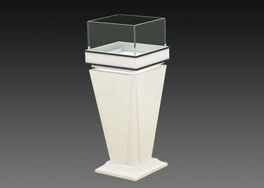Bentuk kerucut Custom Glass Display Case, Kayu Kaca Display Plinth Cabinet Dengan Logo