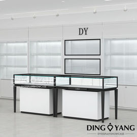 Displaycase Showroom yang dibuat khusus