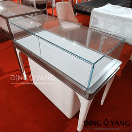 Diamond Streamline Perhiasan Showroom Furniture