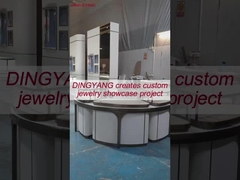 Kayu Putih Custom Glass Display Cases Fashion Bentuk Bulat Dengan LED Pole Lighting